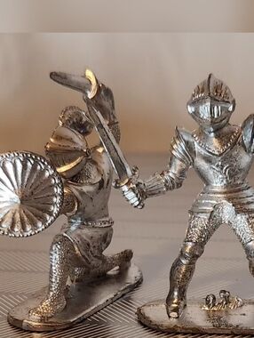 Lot of 10 Vintage W Germany Jean Höfler Plastic Toy Soldier Knights Figures READ